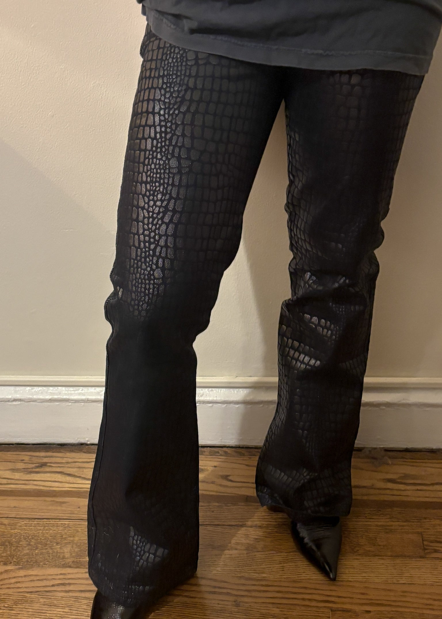 rvt piping hot | dark croc-print jeans